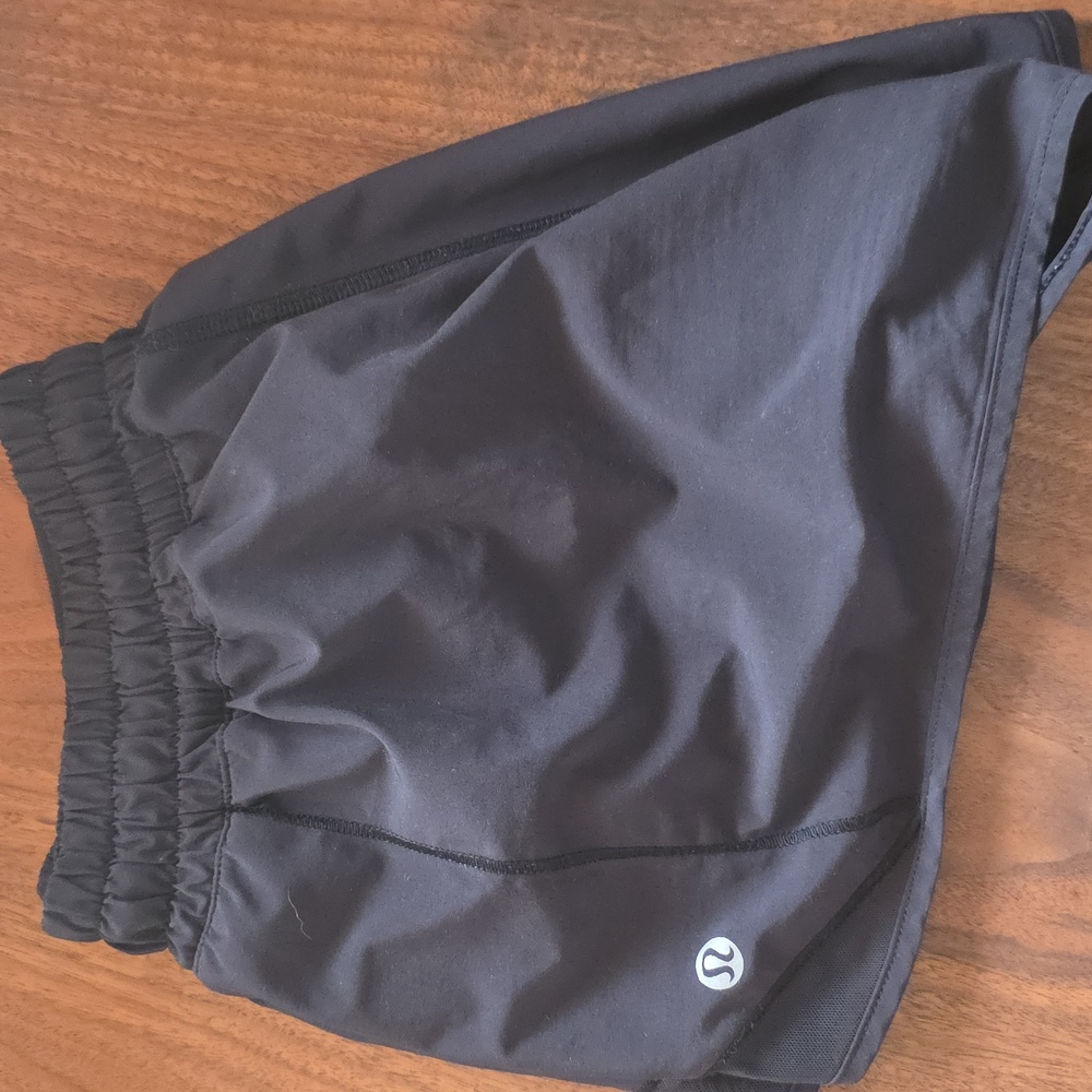 lululemon Hotty Hot Low-Rise Lined Short 2.5